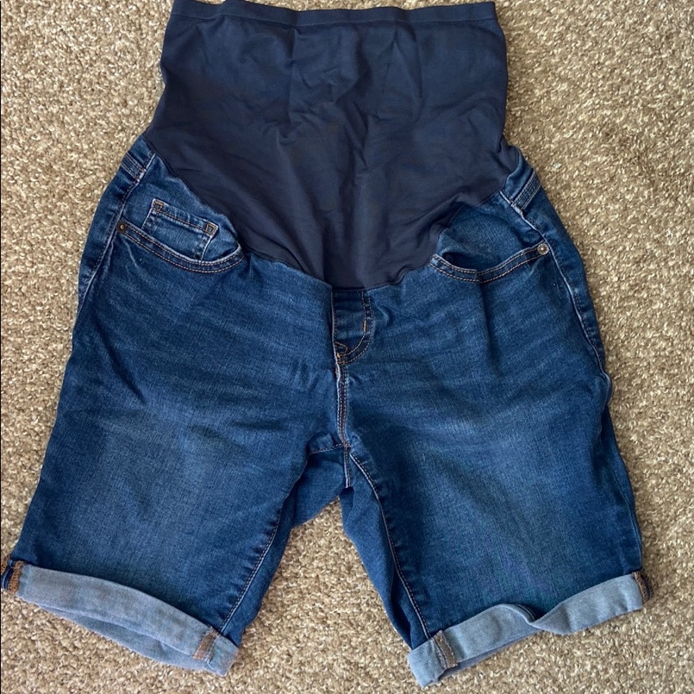 Old Navy maternity shorts